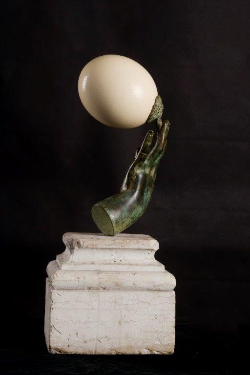 leggerezza dettaglio opera in  bronzo gigi bon